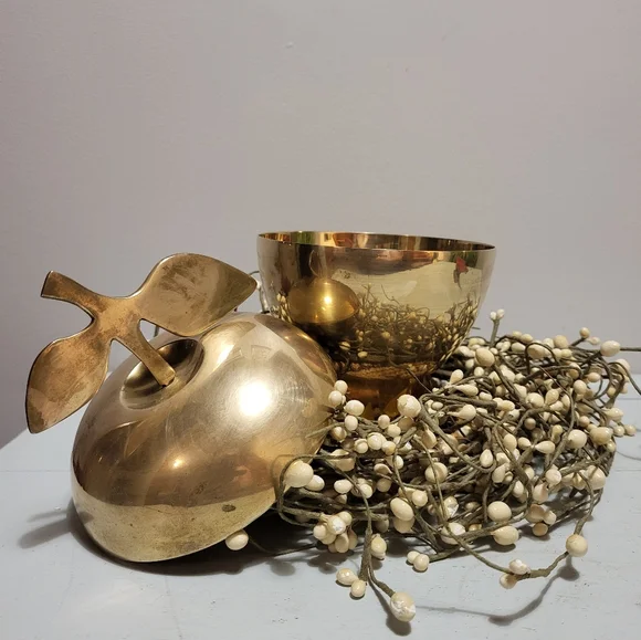 Brass Apple dish - Picture 2 of 3